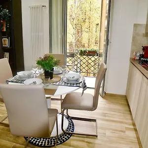 https://central-lepetit-apartment-de-luxe.italymilanhotels.net
