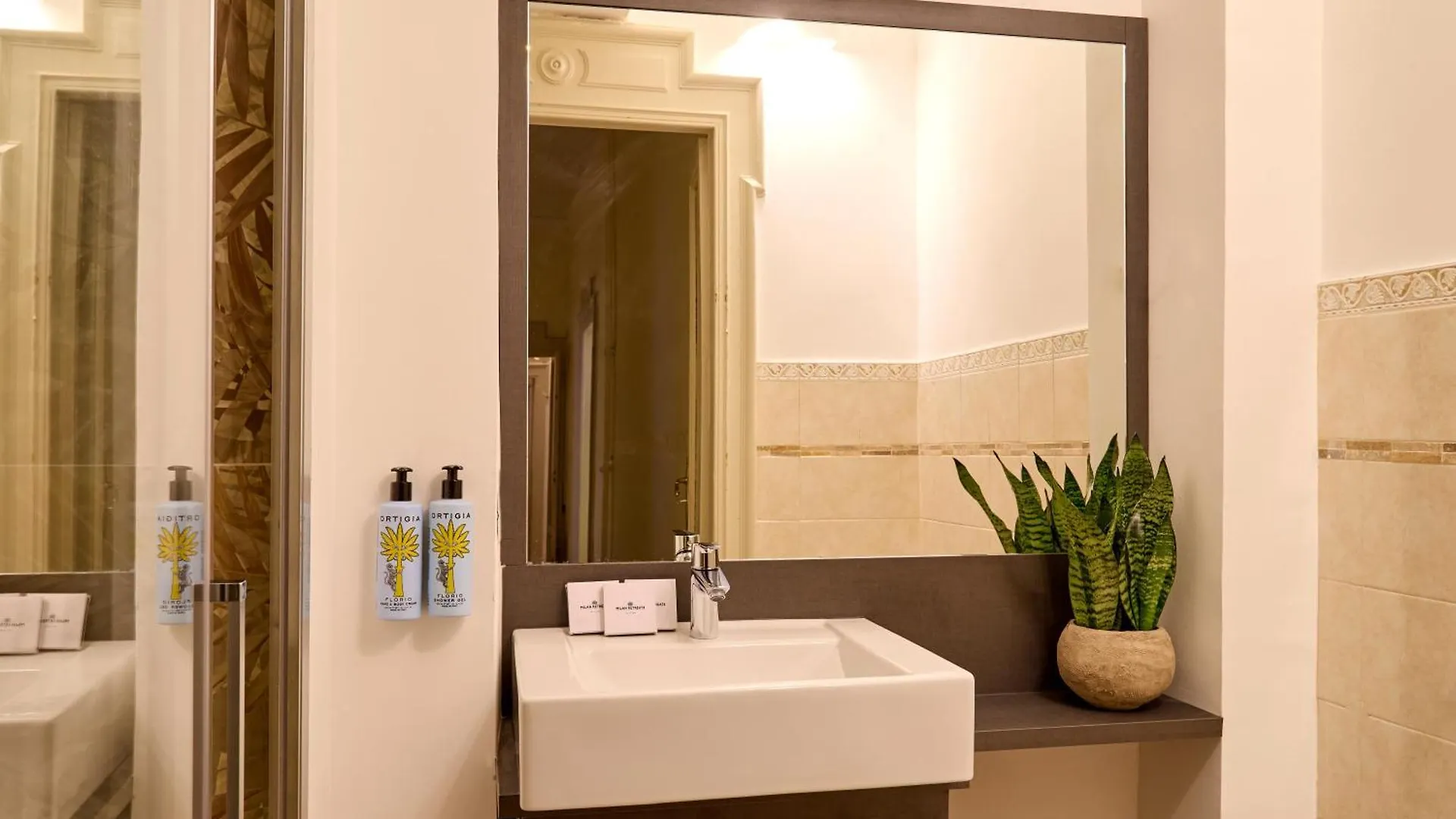 Milan Retreats Porta Romana 0*,  Италия